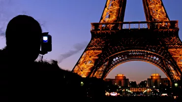 Turnul Eiffel inchis temporar in urma unei amenintari cu bomba