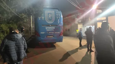 Autocarul Universitatii Craiova accident inaintea meciului cu Dinamo Video
