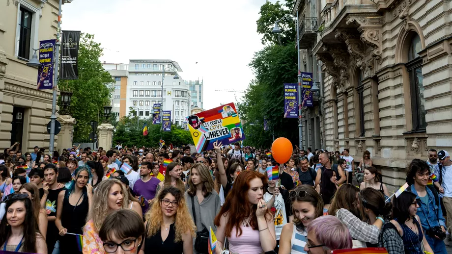 De ce a fost Bucuresti Pride ignorat de politicienii romani Liderii nostri sunt conservatori si considera ca politicianul e stapanitorul