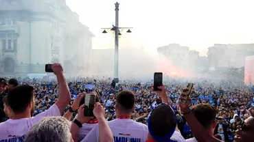 Parada campionilor fotbalistii Farului intampinati de mii de oameni in Piata Ovidiu Fanii au cantat cu jucatorii Video