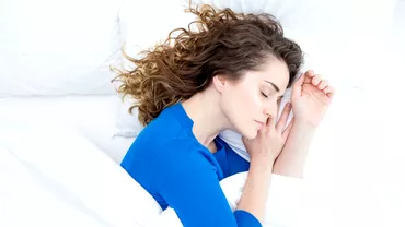 De ce e bine sa dormi pe partea stanga Efectele benefice asupra organismului tau