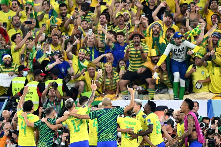 Fanii Braziliei, aşteptaţi să umple tribunele stadionului Education City. Sursa: hepta.ro