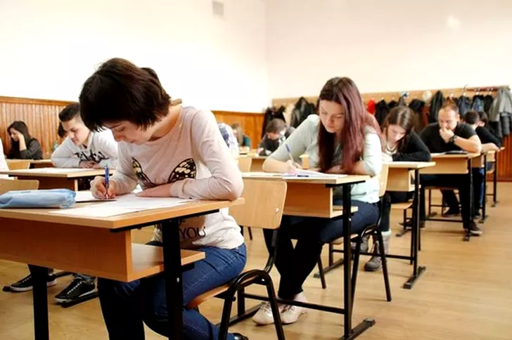 Absolvenții de liceu așteaptă cu emoție rezultatele la Bacalaureat. Sursa foto: vrancea24.ro 