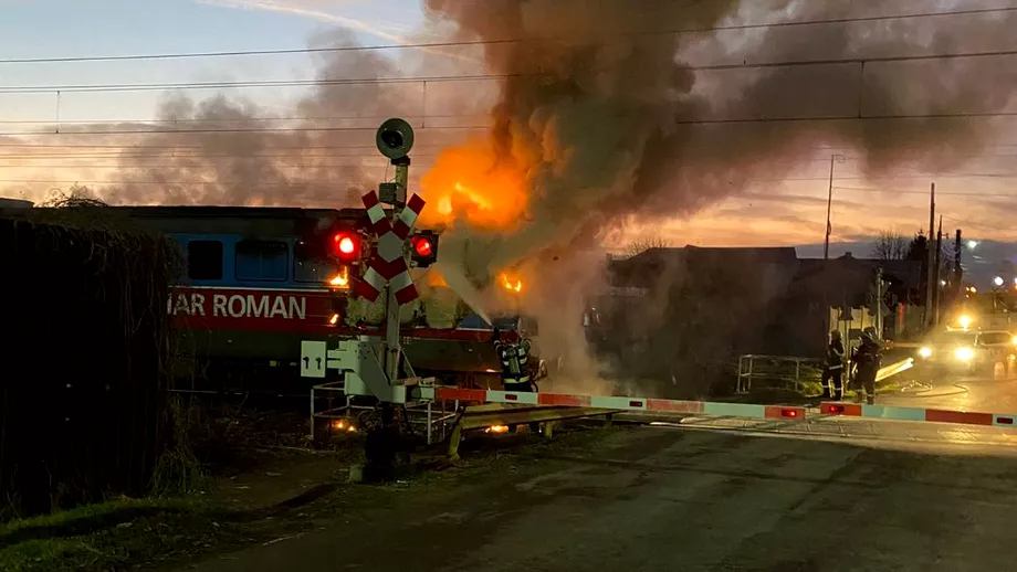 Locomotiva unui tren a luat foc langa Ploiesti intarzieri de 200 de minute in Gara de Nord Reactia ministrului transporturilor Update