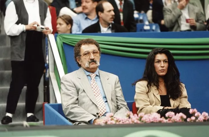 Ion Țiriac și frumoasa ziaristă Sophie Ayad în februarie 1995