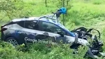 Accident grav in Mehedinti Masina Google Street View lovita de tren Video