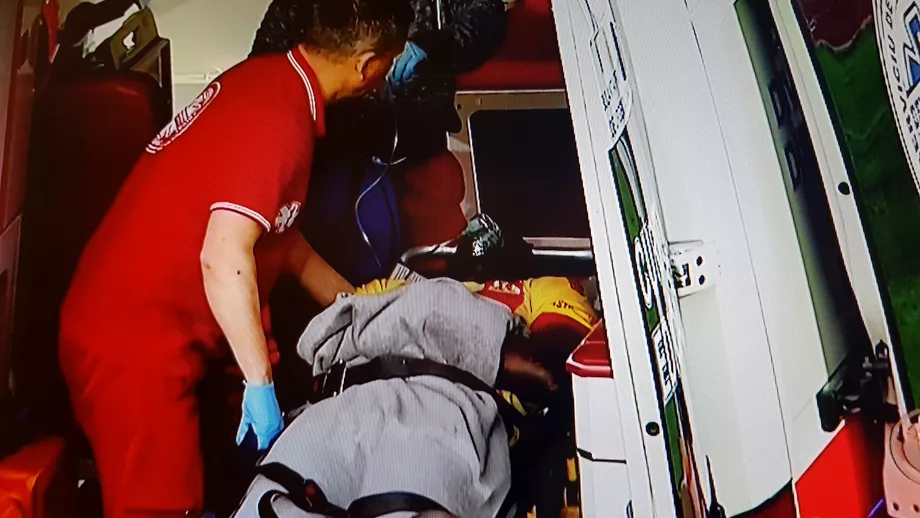 Momente groaznice in Liga a 2a Mansour Gueye intubat si transportat de urgenta la spital dupa ce sa accidentat in U Cluj  Ripensia