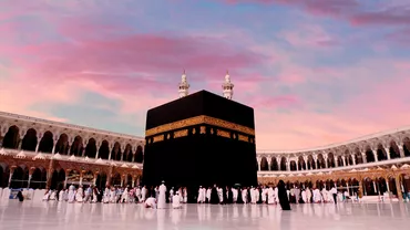 Ce se afla in Kaaba cubul negru de la Mecca E un loc sfant pentru musulmani