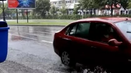 Val de ploi şi vijelii peste România. Temperaturile vor scădea brusc cu până la...