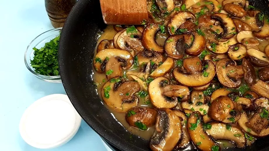 Coast parity menu Rețetă de ciuperci la tigaie cu usturoi sau tochitură de ciuperci. O  mâncare simplă, ieftină și rapidă - Fanatik.ro