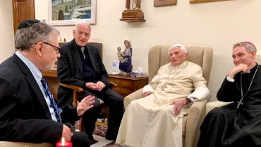 Vaticanul nevoit sa ia decizii dificile Protocoalele date peste cap de deteriorarea sanatatii fostului Papa Benedict
