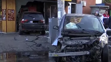 Accident in lant in Bucuresti O masina a intrat intro patiserie dupa ce a fost izbita in intersectie