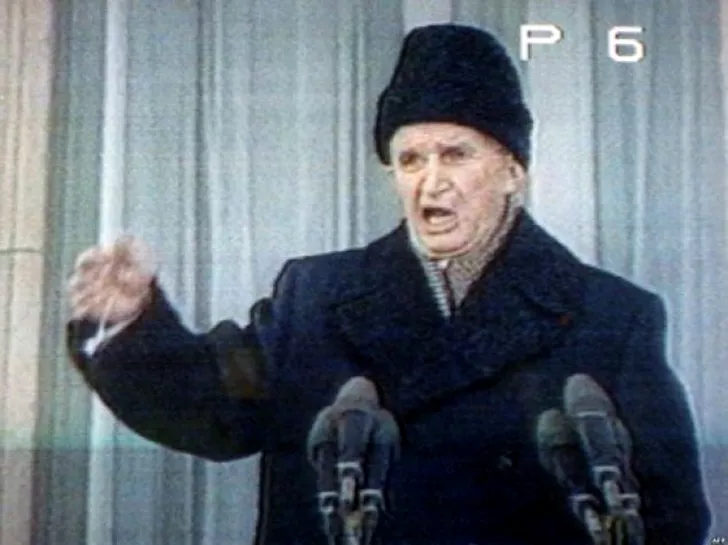 Nicolae Ceaușescu și look-ul său celebru