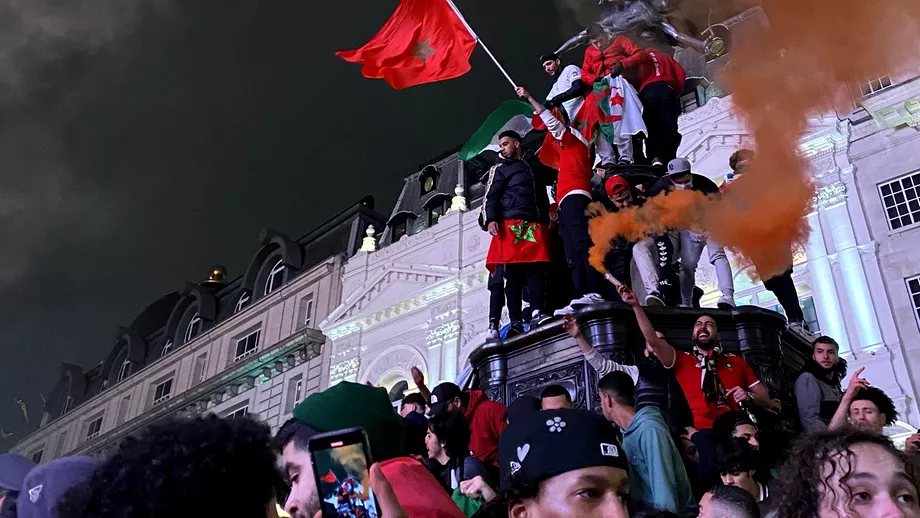 Fanii marocani au facut haos pe toate meridianele Nu au lipsit nici acum confruntarile cu Politia Video