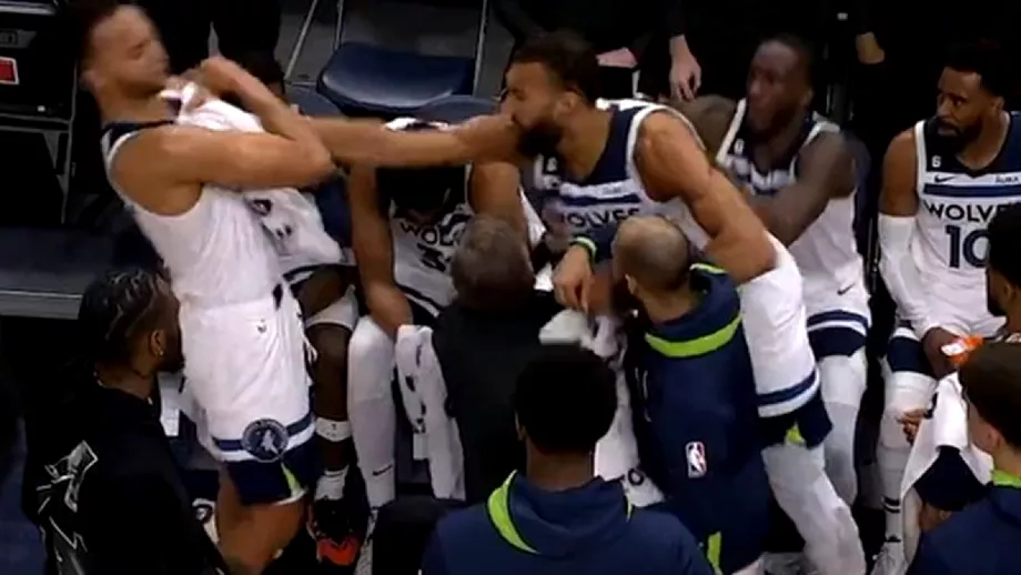Scene ireale in NBA Un jucator a fost trimis acasa in timpul meciului dupa ce sia lovit un coleg Video