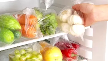Greseala uriasa pe care o fac mai toti romanii De ce nu e bine sa pastrati legumele in pungi de plastic in frigider