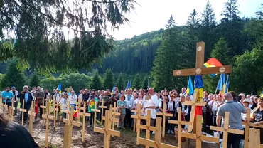 Scandalul de la Valea Uzului a reizbucnit150 de cruci de lemn au fost puse in cimitir Presedintele CJ Harghita Sunt actiuni ilegale infractiuni