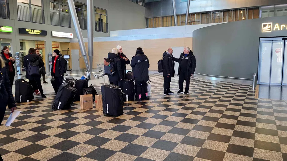 Nationala Romaniei a ajuns in Danemarca Socul pe care lau avut tricolorele la aeroport Foto si video exclusiv