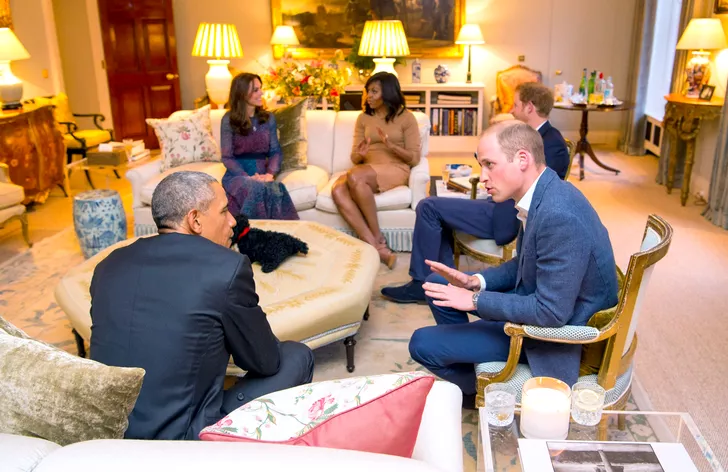 Ducii discutând cu familia Obama