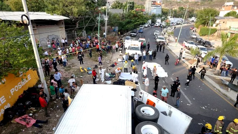 Tragedie in Mexic 53 de morti si zeci de raniti intrun accident Un camion cu peste 100 de imigranti sa rasturnat