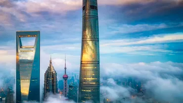 Cel mai inalt hotel din lume se afla la Shanghai Pretul enorm al celei mai scumpe camere Foto