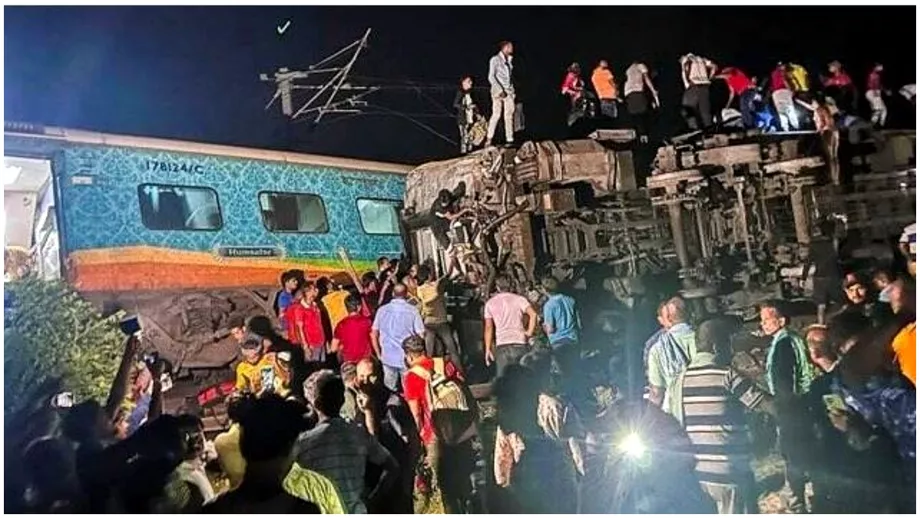 Accident feroviar grav in India Bilant revizuit Cel putin 261 de morti Guvernul anunta despagubiri Update
