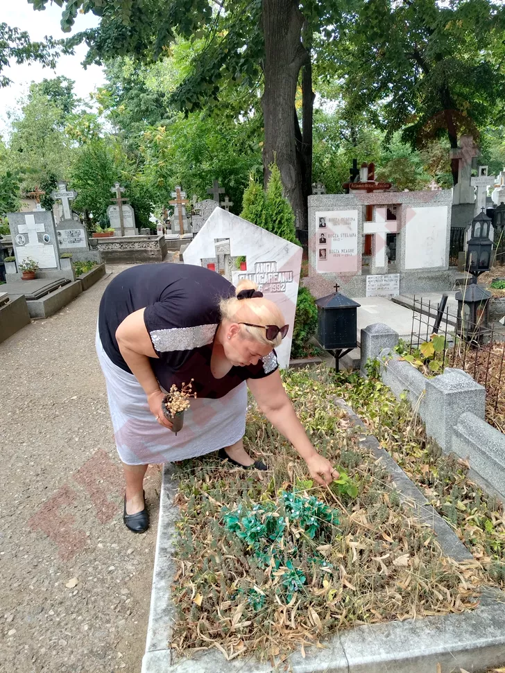 Ioana Tufaru la mormântul Andei Călugăreanu