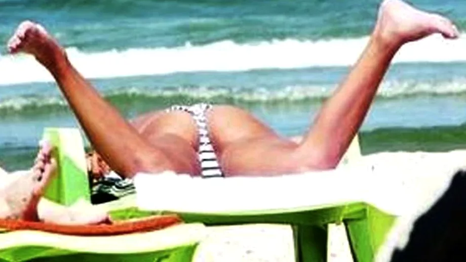 VIDEO  FOTO  Imagini BOMBA cu ELENA UDREA Face plaja pe terasa Costumul de baie e