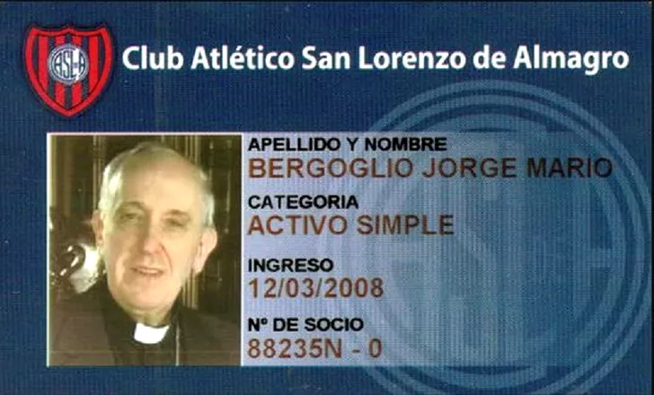 Papa Francis are carnet de „socios” al echipei San Lorenzo din Superliga argentiniană. Cu cotizația plătită la zi! Sursa foto: telekomsport.ro