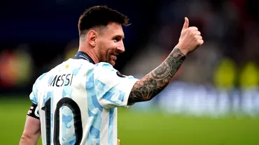 Lionel Messi ia facut o vacanta memorabila unui pusti din Anglia Ma luat pe umeri Sa comportat ca un tata normal