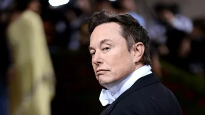 Elon Musk, redus la tăcere atunci când cineva a găsit o hibă în...