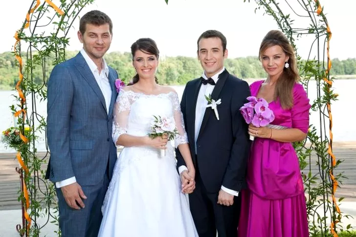 Daniel Nițoiu și Marina, la nunta lor, alături de nași, în 2012.