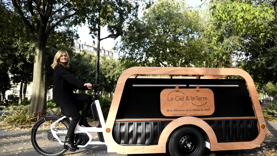 O femeie de afaceri vrea sa revolutioneze inmormantarile Sicrie transportate cu bicicleta  dric Video