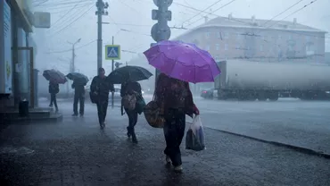 ANM Cod galben si portocaliu de vreme rea Sunt asteptate furtuni in 33 de judete Alerta in Bucuresti si Ilfov  Update