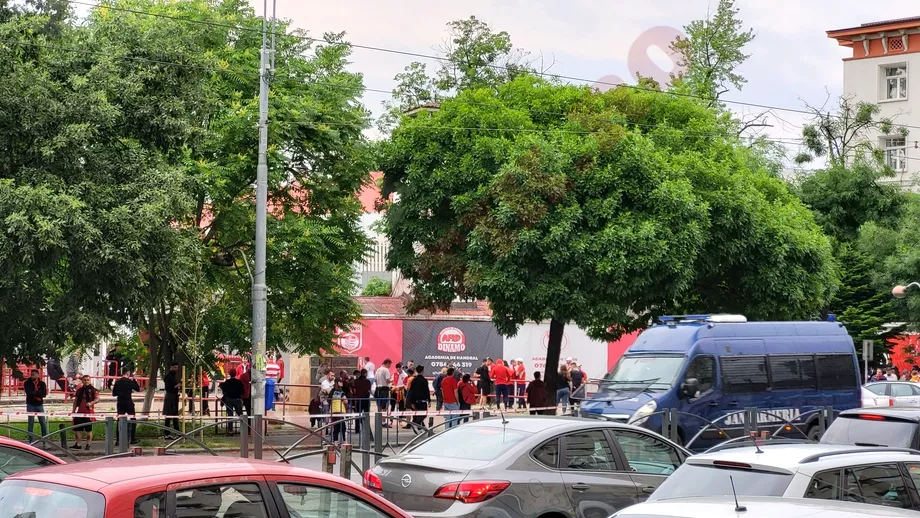 Masuri sporite de securitate pentru Dinamo  U Cluj Numar urias de stewarzi si jandarmi mobilizati Update exclusiv