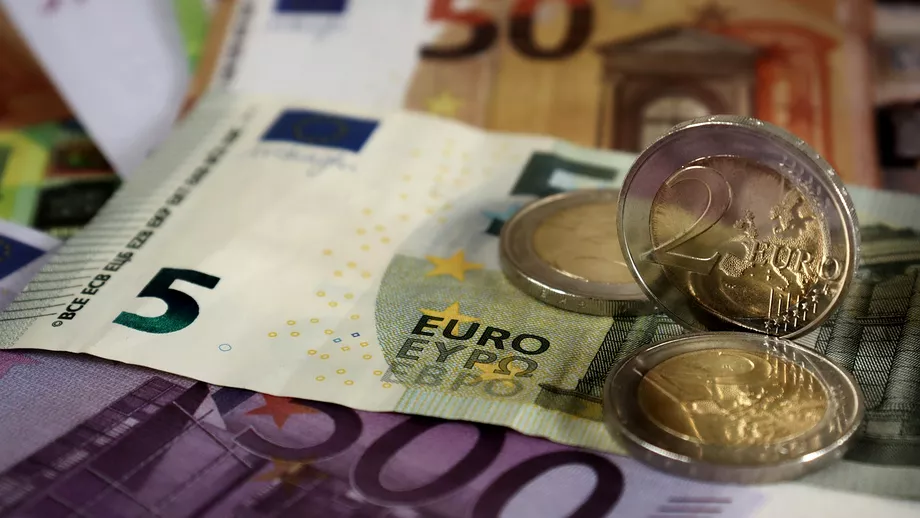 Curs valutar BNR luni 4 octombrie 2021 La cat a fost cotat un euro Update