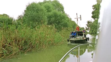 Incident grav in Delta Dunarii doua barci pline cu turisti sau ciocnit O persoana a disparut