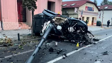 Accident grav in Cluj Un tanar sa izbit cu masina intrun stalp si a murit pe loc Cine este victima Momentul impactului surprins de camere Video