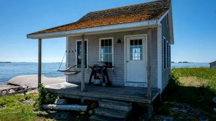 Cea mai izolată casă din lume, de vânzare pentru 339.000 de dolari. Cum...