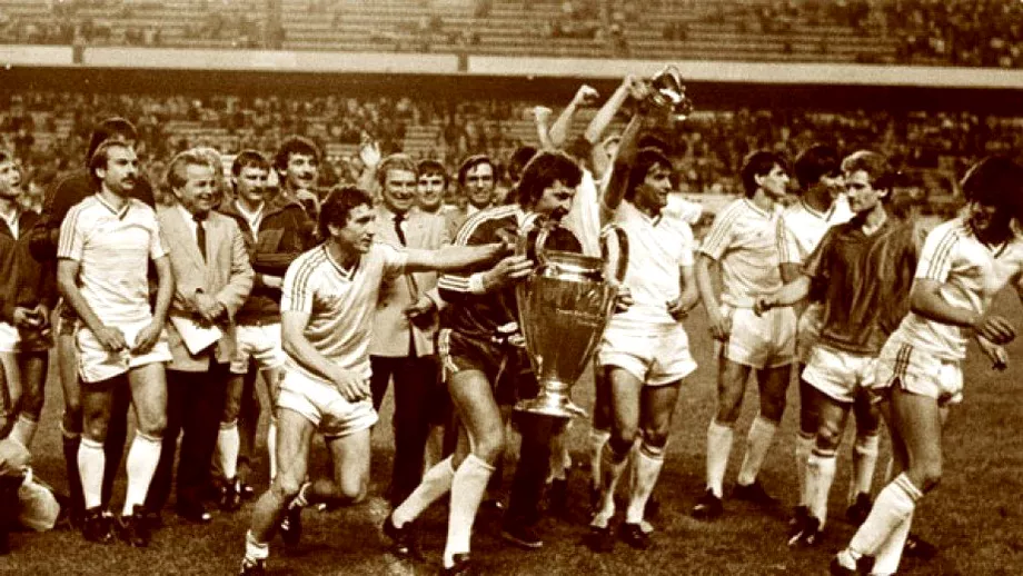 Oferta soc Un fanion Sevilla 1986 cu autografele jucatorilor de la Steaua se vinde cu 100000 de euro EXCLUSIV