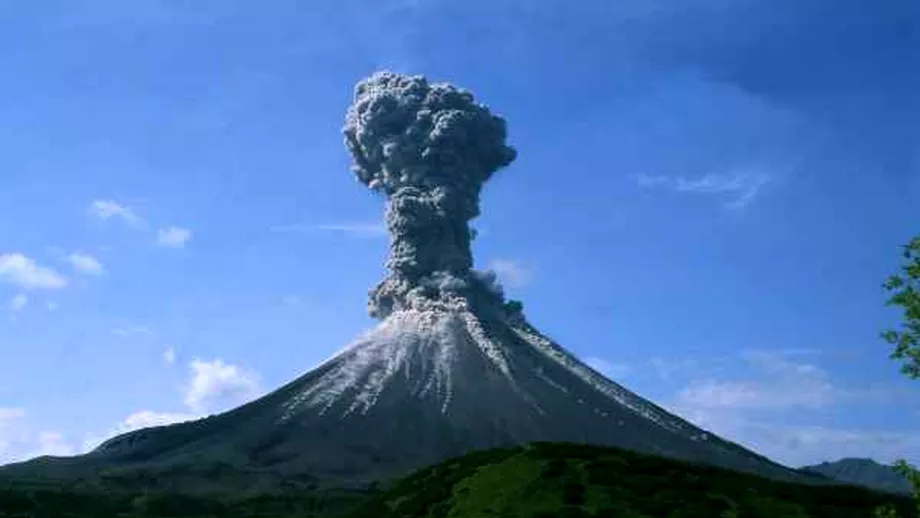 Cod portocaliu dupa eruptia unui vulcan Sute de persoane evacuate