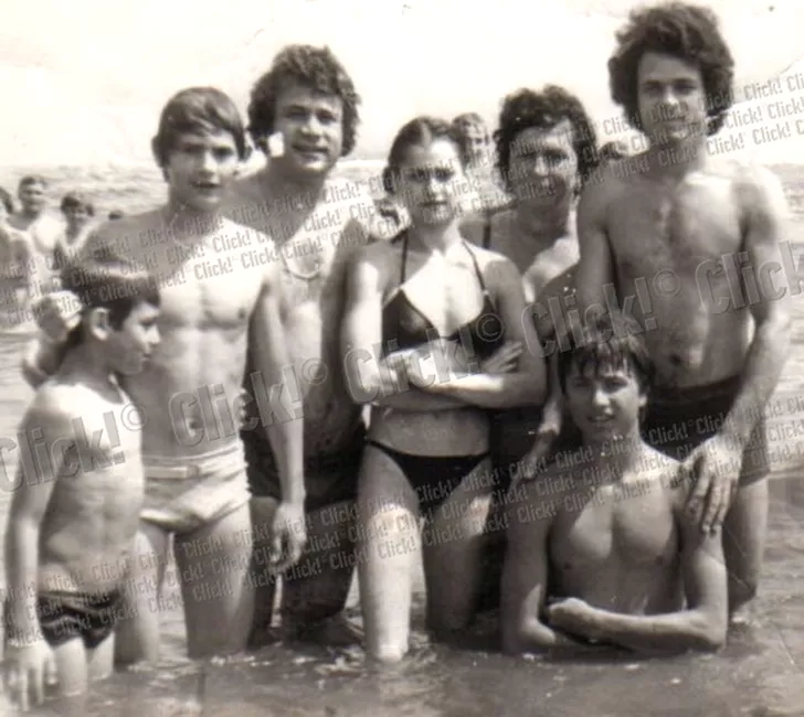Nadia Comăneci, Ion Dolănescu și câțiva prieteni la plajă