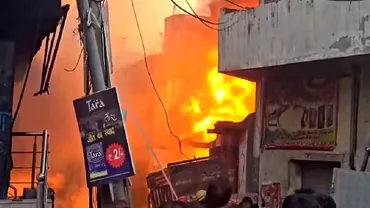 Explozie si incendiu intro fabrica de vopsea cel putin 11 persoane au murit Tragedie in India