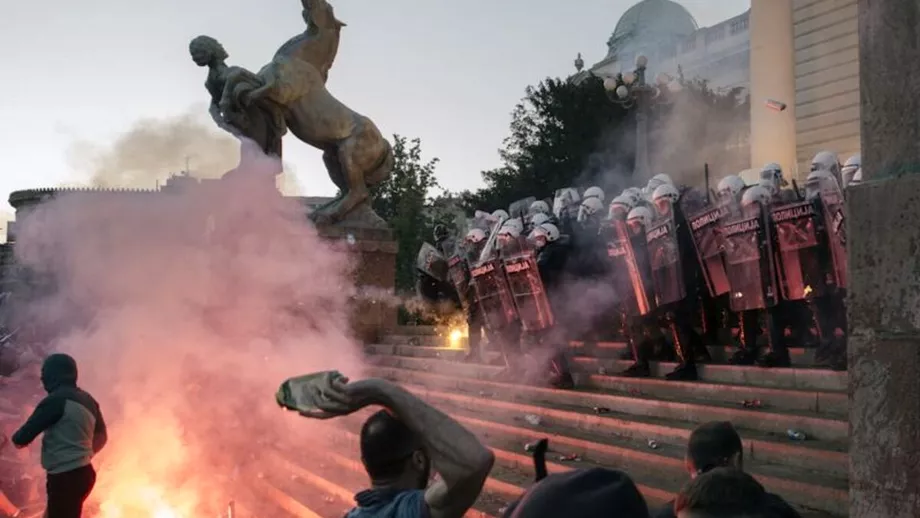 Proteste violente pentru a doua zi consecutiv la Belgrad Studentii au blocat strazile