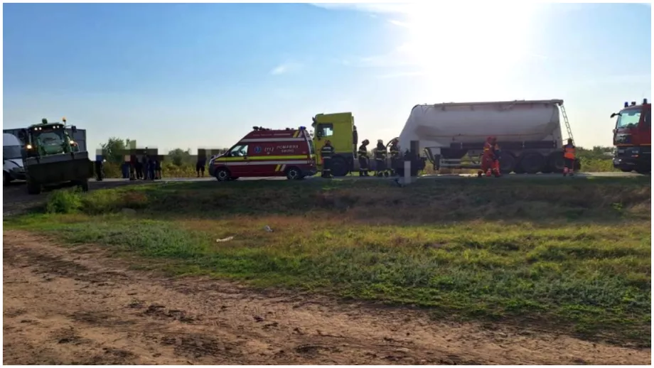 Accident cu 16 persoane implicate printre care 2 copii in Ialomita Coliziune intre un tractor si o autoutilitara