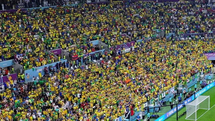 Peluza braziliană de pe Lusail, la meciul Brazilia - Serbia. Sursa: Fanatik
