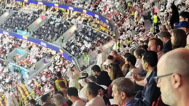 Sute de fani ai Qatarului au parasit stadionul in prima repriza Dezamagire mare dupa prestatia din meciul cu Ecuador Foto