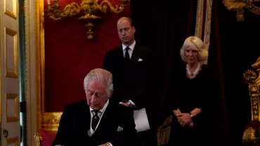 Internautii amuzati de un moment din timpul ceremoniilor de la Londra Regele Charles III incurcat de un stilou