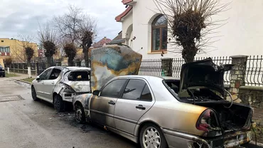 Incident grav de Craciun in Suceava Un tanar beat a dat foc masinilor parintilor sai Foto
