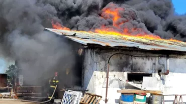 Incendiu devastator la un depozit de materiale plastice din Giurgiu A fost emis mesaj ROAlert